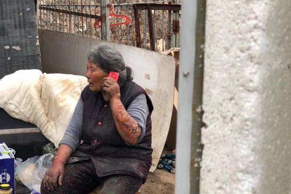 穿成反派的前妻(1v1)年代葉半夏