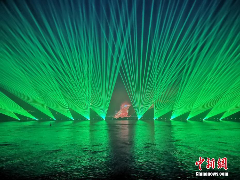 總裁囚禁,喂養(yǎng),控制,鐵鏈女主小說