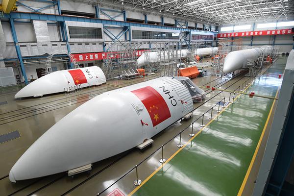 癮少女的快穿之旅by漫畫